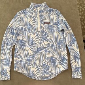 Vineyard Vines Blue and White Leaf Pattern Top